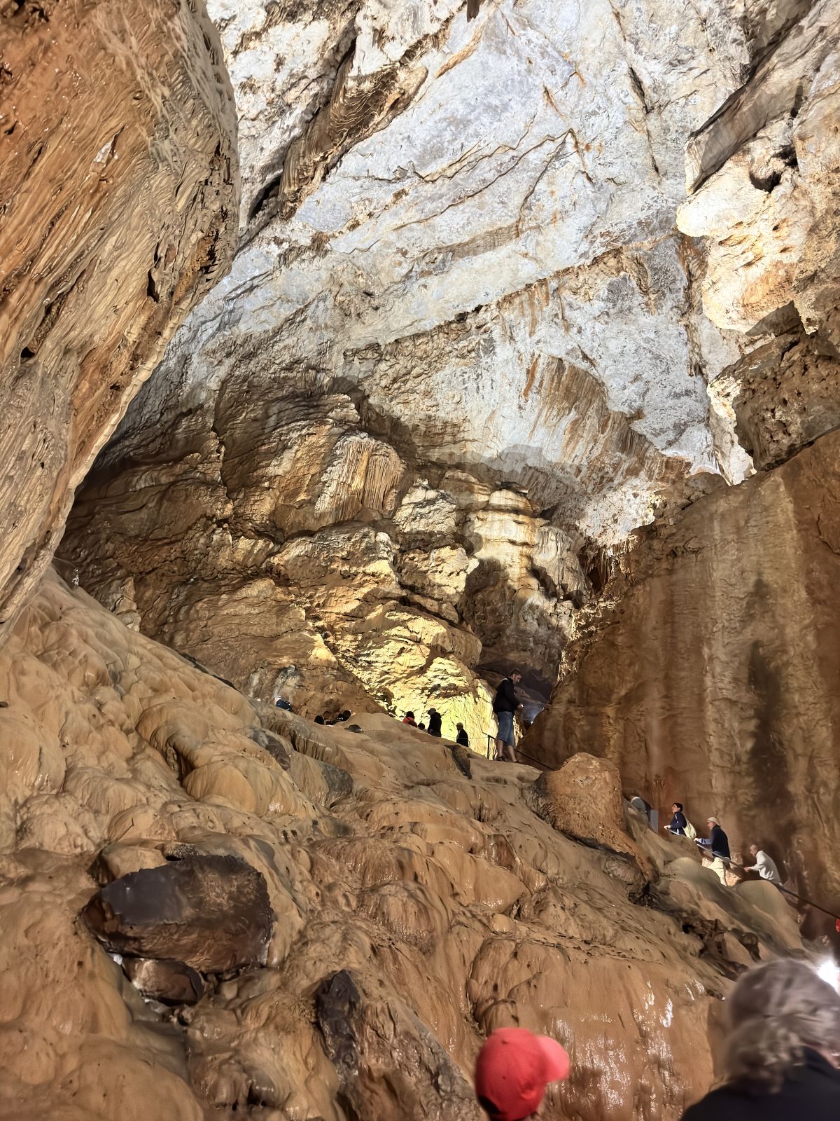Grotta Su Marmuri: Zejście do podziemnego królestwa, gdzie natura zatrzymała czas