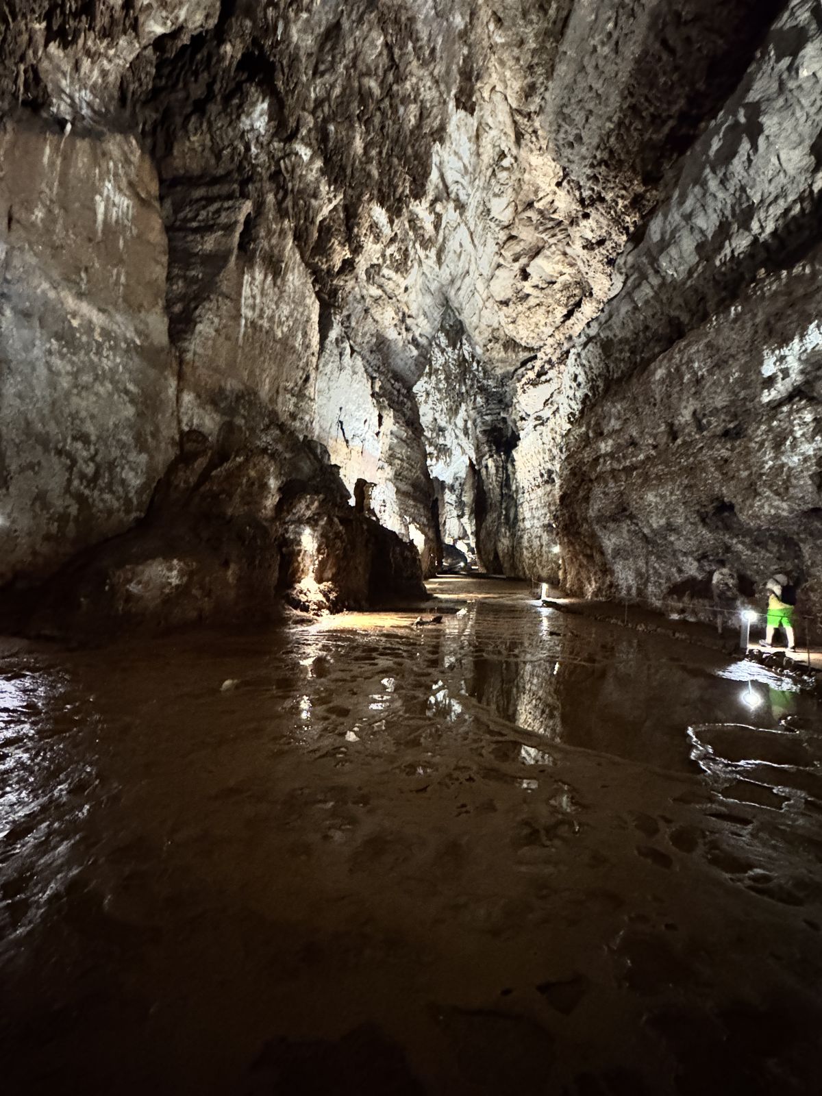 Grotta Su Marmuri: Zejście do podziemnego królestwa, gdzie natura zatrzymała czas