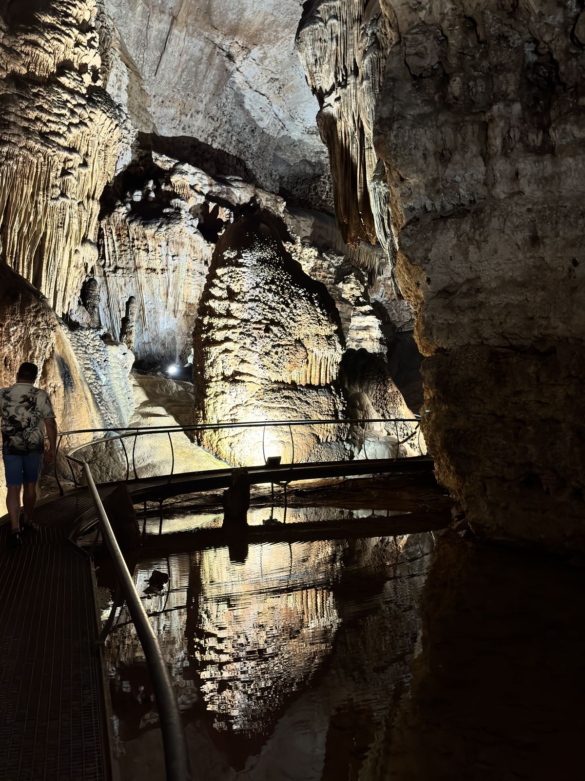 Grotta Su Marmuri: Zejście do podziemnego królestwa, gdzie natura zatrzymała czas