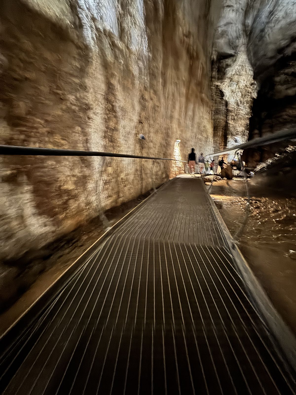 Grotta Su Marmuri: Zejście do podziemnego królestwa, gdzie natura zatrzymała czas
