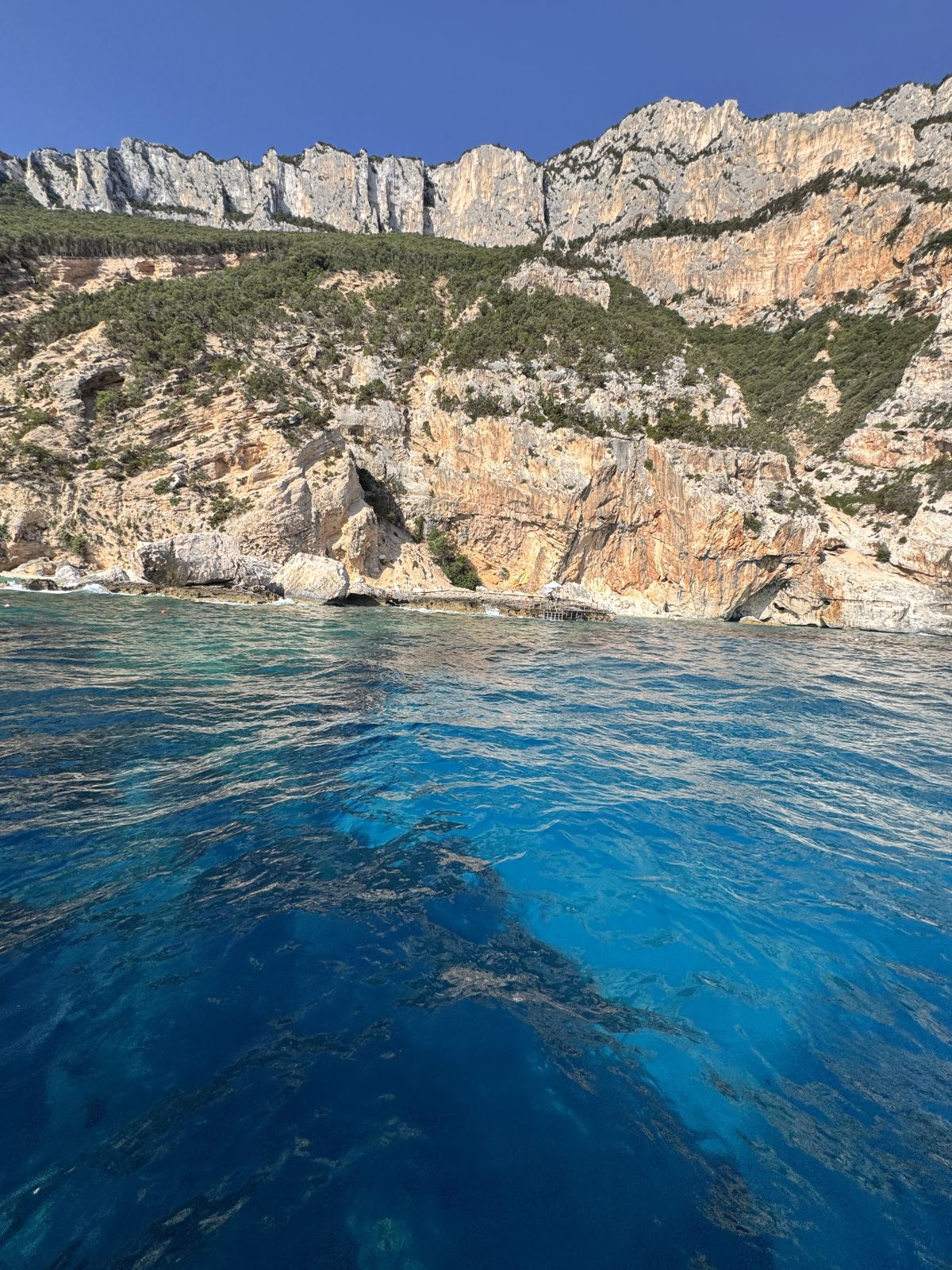 Zatoka Orosei: Gdzie surowe góry toną w szmaragdowym morzu.