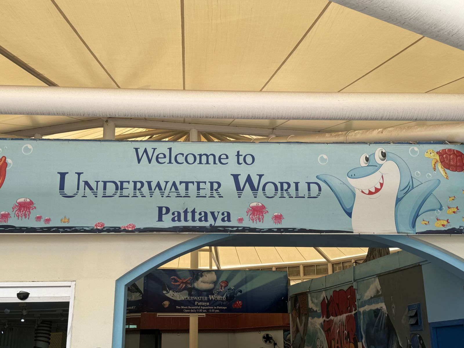 Underwater World Pattaya: Zejście na dno